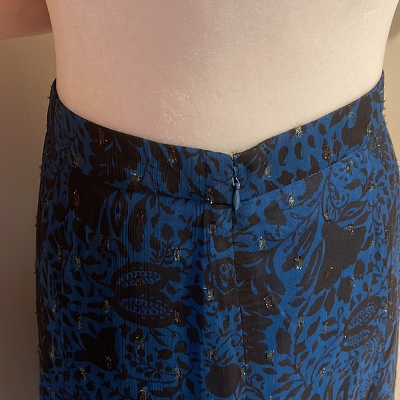Blue Black Floral Printed Gold Metallic Flowy Ann Taylor Midi Skirt Size 6 - Picture 4 of 9